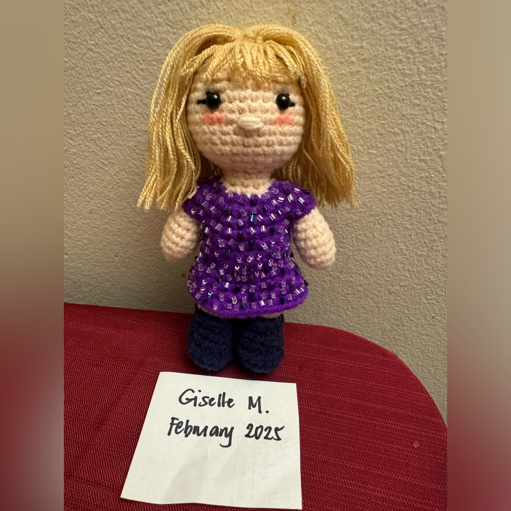 Taylor Swift amirigumi crochet doll